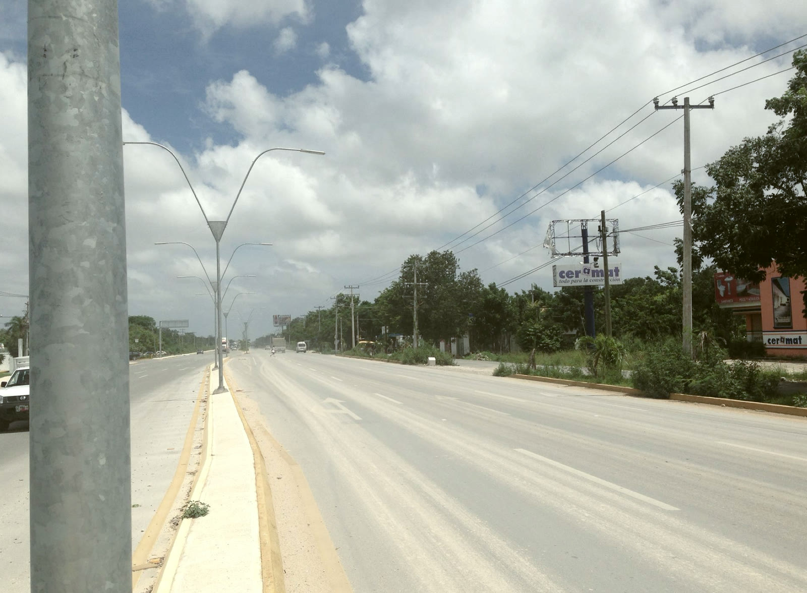 Av. José López Portillo frente al terreno